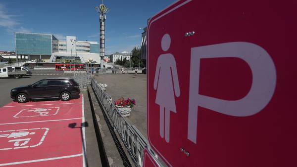 В Казане появилась женская парковка. И стала сексизмом